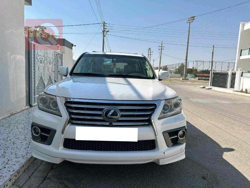 لێکزس LX